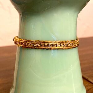 Unmarked Beautiful Small Gold Tone Bracelet With Clasp
